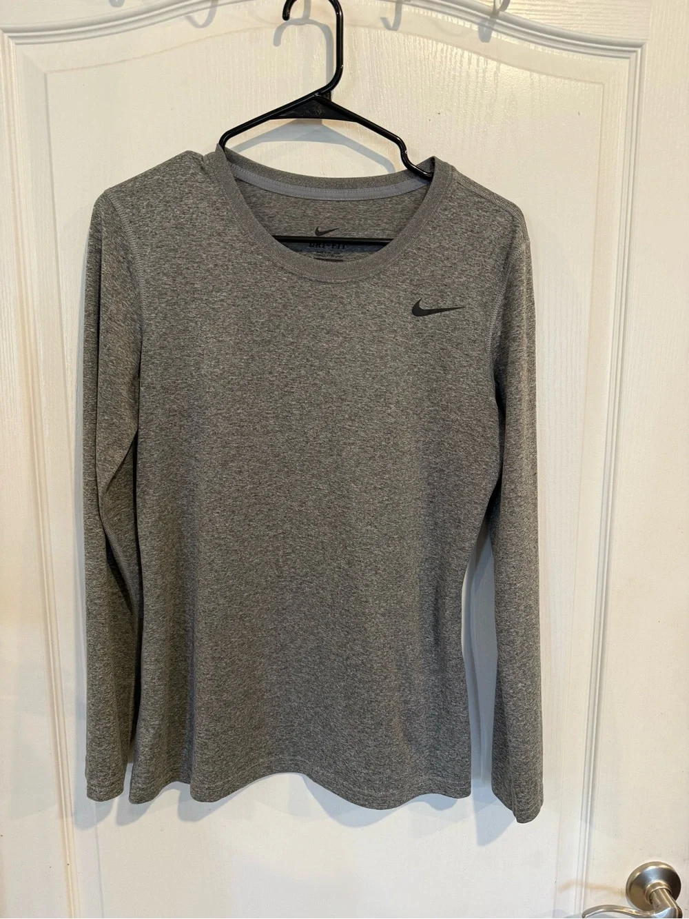 Nike Legend Long Sleeve athletic active T-shirt Gray Black Swoosh Dri Fit medium